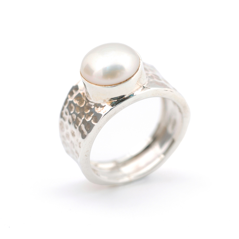 White Pearl beaten sterling silver pearl ring - Essjai